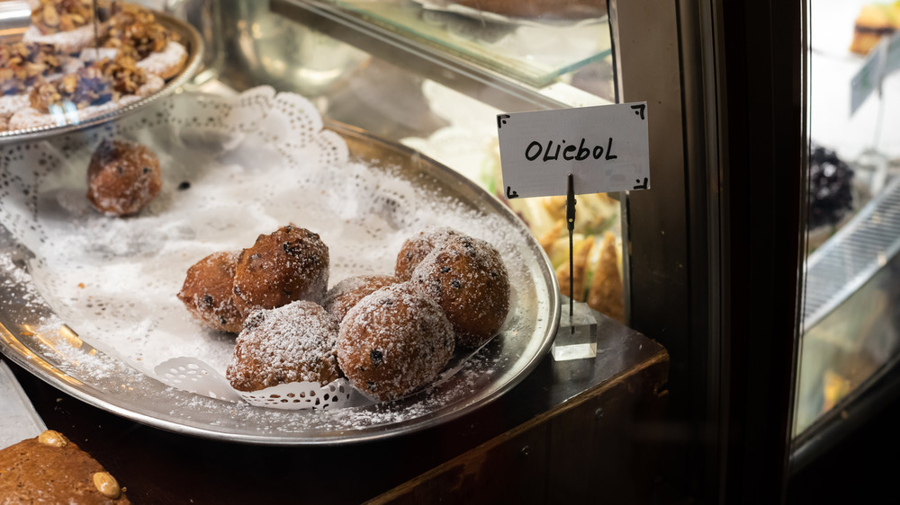 Dutch donut in a shop window with sign