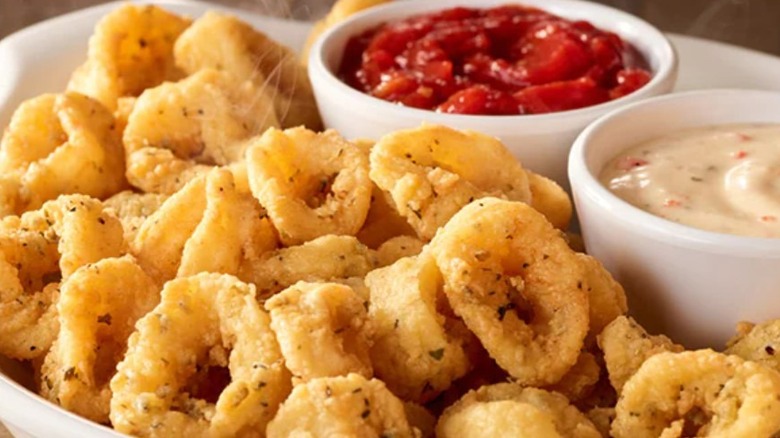 Fried calamari with sauce