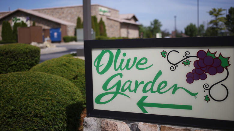 Olive Garden sign