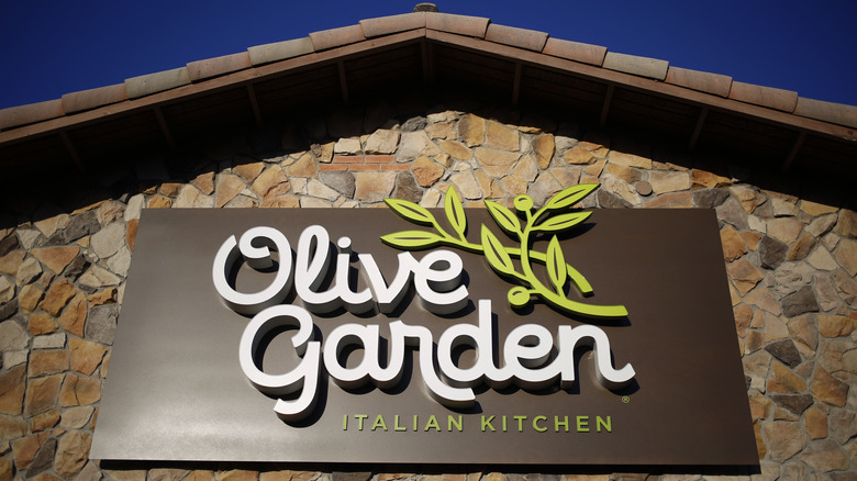 olive garden storefront sign