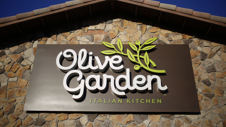 Olive Garden sign 