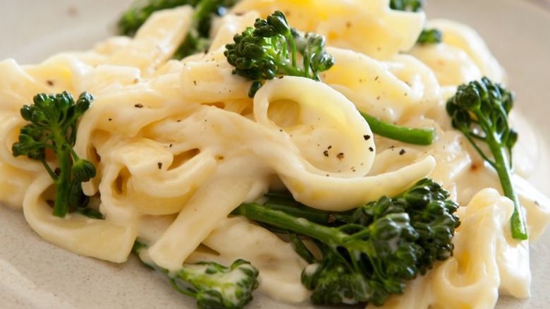 broccoli fettuccine alfredo