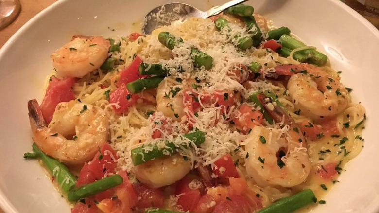 Shrimp scampi pasta dish 