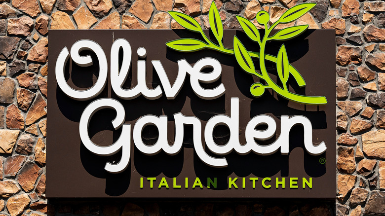 olive garden restaurant sign