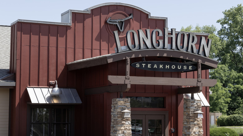 LongHorn Steakhouse storefront during daytime