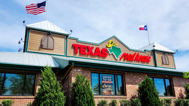 Texas Roadhouse storefront during daytime