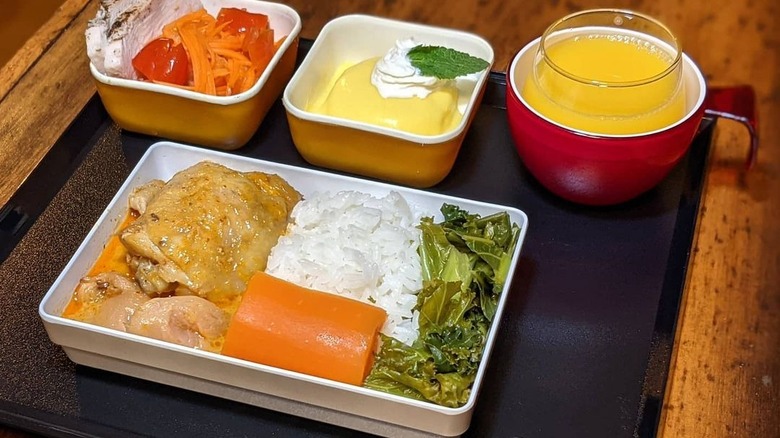 Airplane food tray with dishes