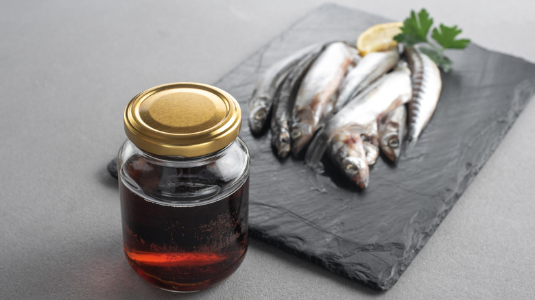 Fish and jar of garum