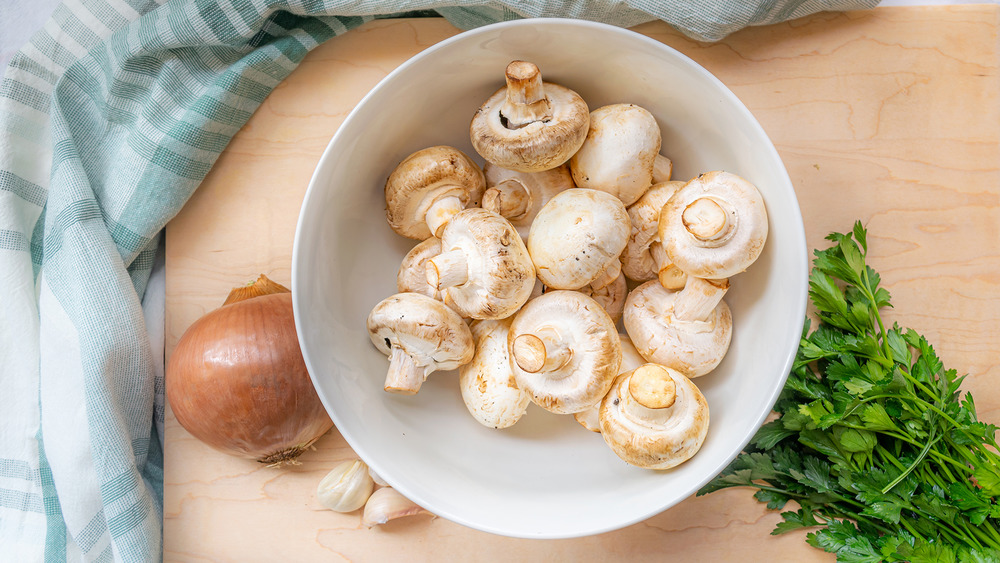 mushrooms for one-pot ground beef stroganoff