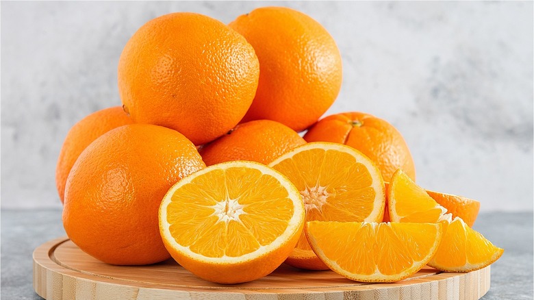 cut and whole oranges