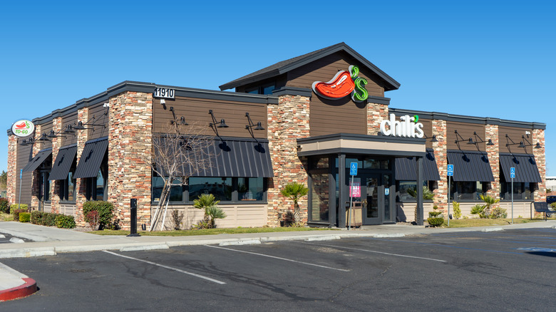 chili's restaurant exterior