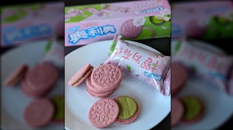 sakura matcha Oreos