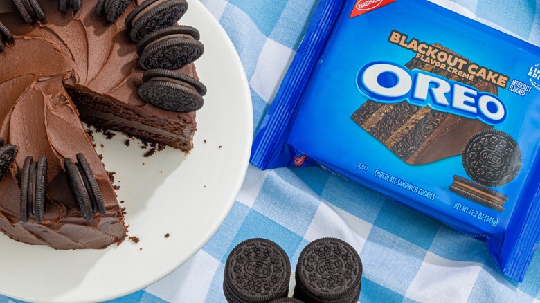 Blackout cake Oreos