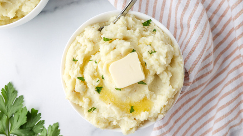 mashed potatoes with melted butter