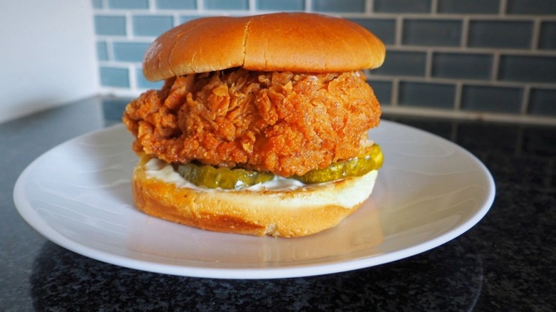 chicken sandwich with plain mayonnaise