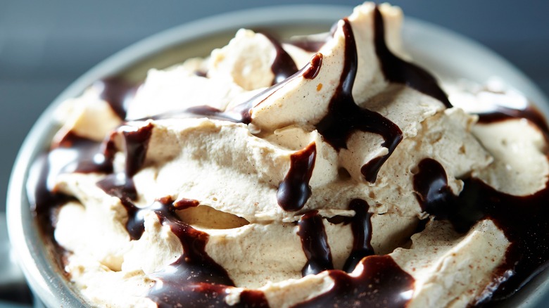 chocolate caramel mug cake