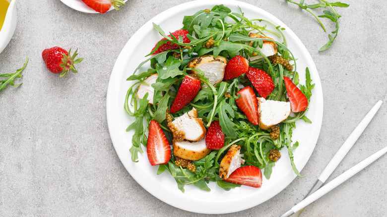 Strawberry salad with arugula and chicken