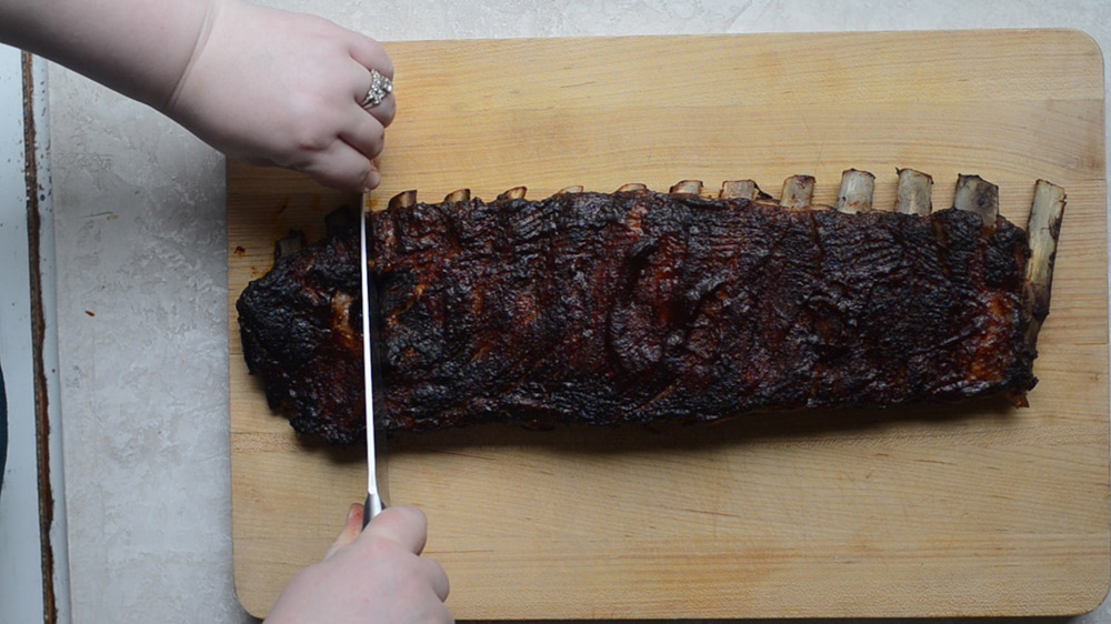 cutting spare ribs