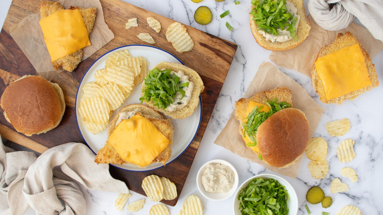 fish sandwich with chips