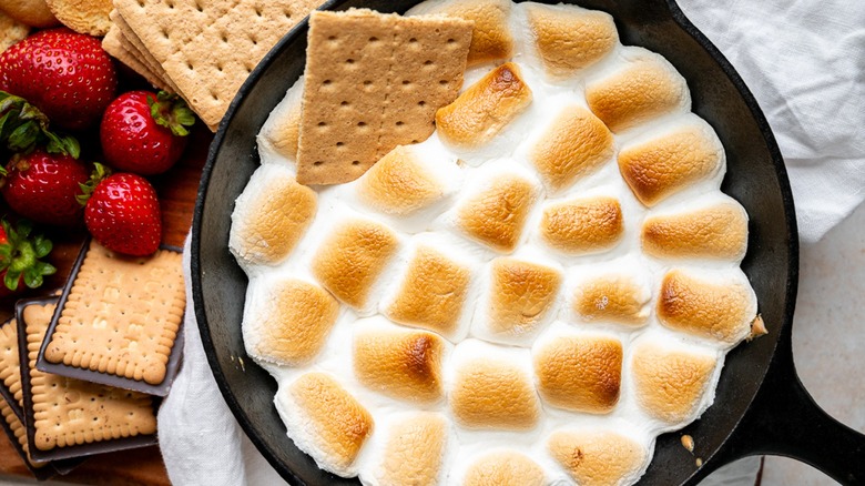s'mores dip with graham crackers