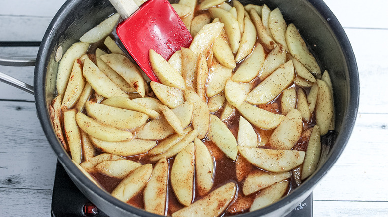 cooking apple slices