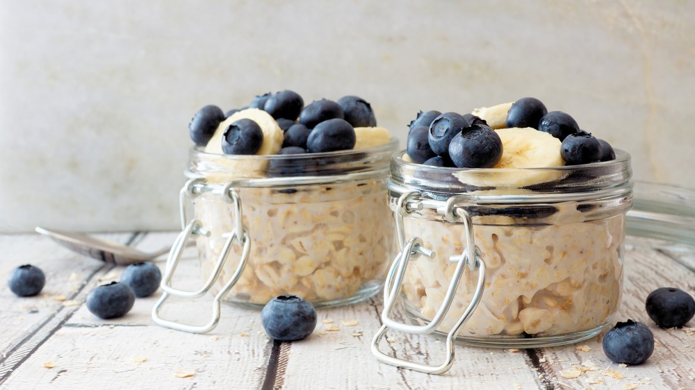 Overnight oats with blueberries and bananas