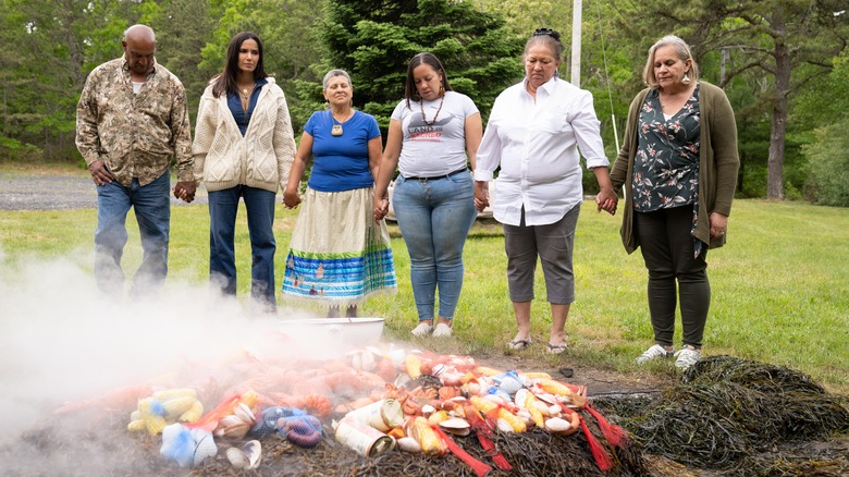 Taste the Nation host Padma Lakshmi observes Native American tradition