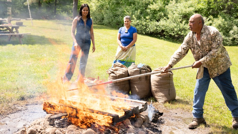 Taste the Nation host Padma Lakshmi cooks with Native Americans