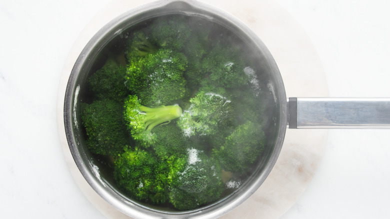 broccoli boiling in pan