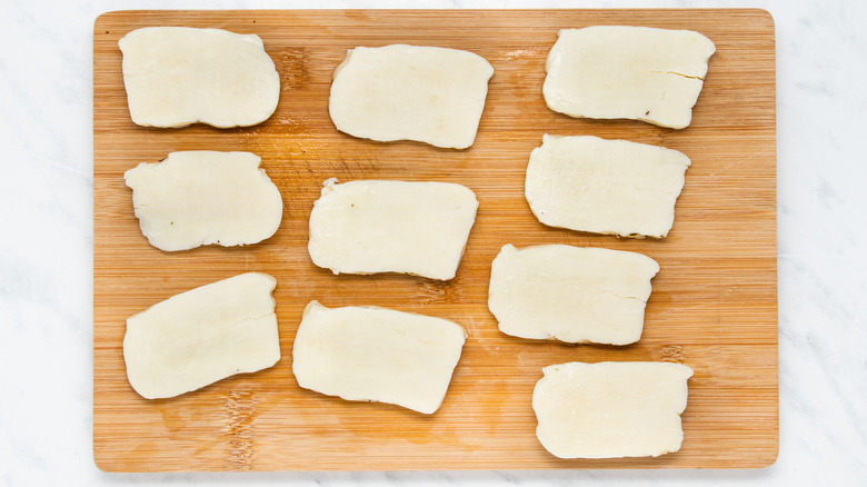 halloumi on cutting board 