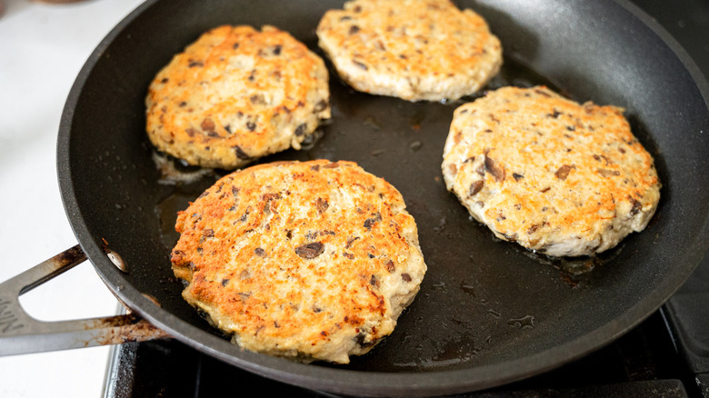 skillet chicken mushroom patties cooking