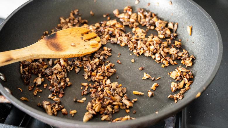 pan mushrooms sauteed and dried 