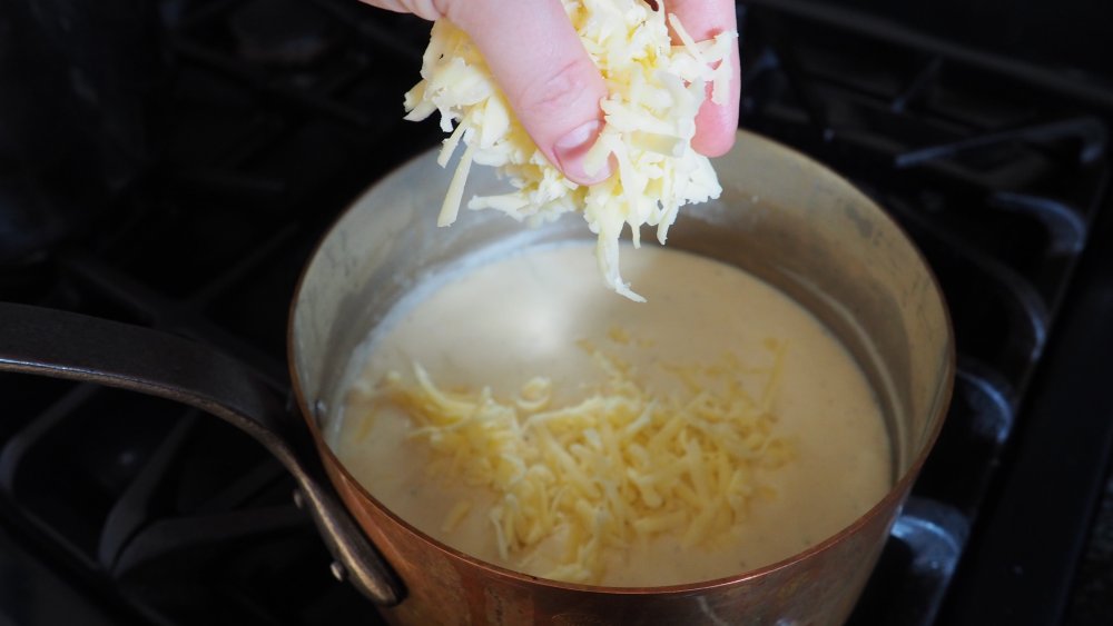 making Panera mac and cheese sauce