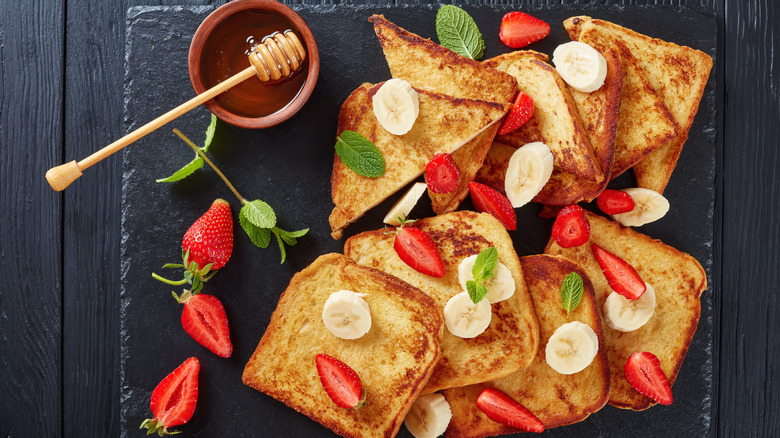 French toast with strawberries