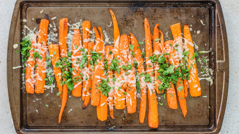 parmesan roasted carrots with parsley