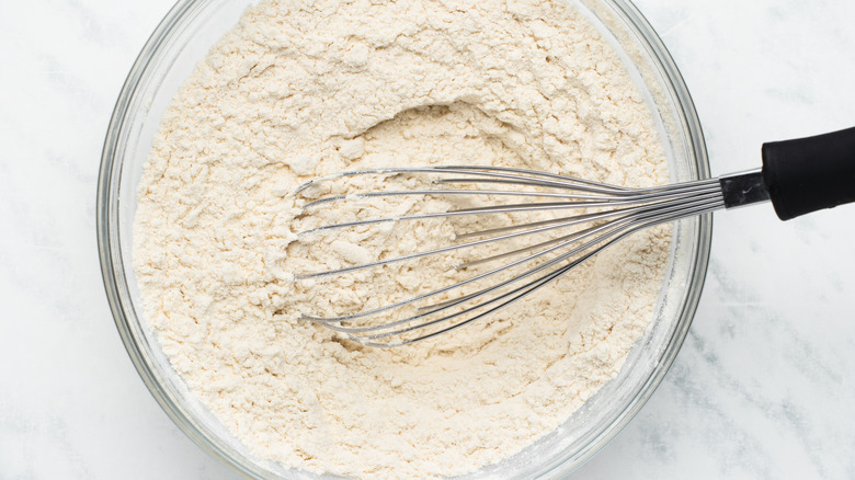 dry ingredients in bowl 