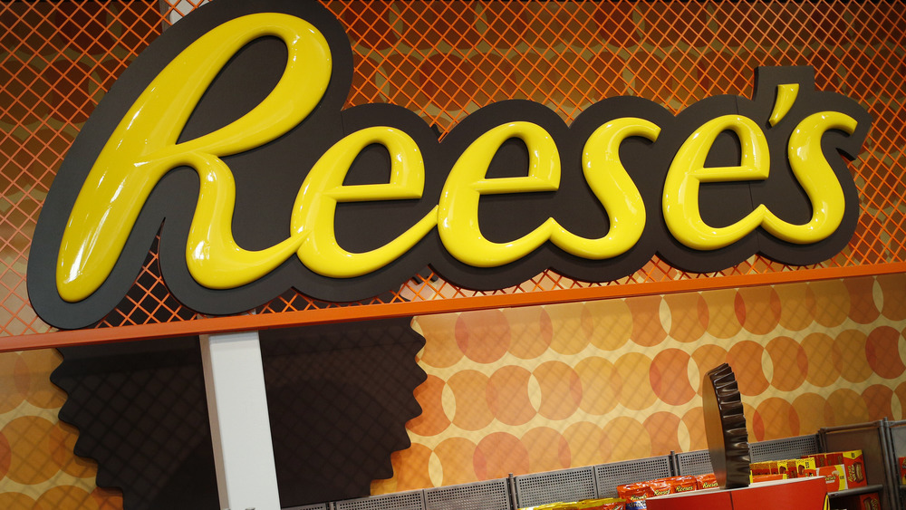 Reese's brand sign