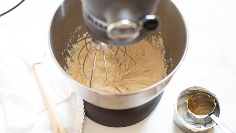 peanut butter mix in bowl 