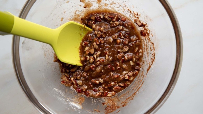 pecan cakev topping in clear bowl