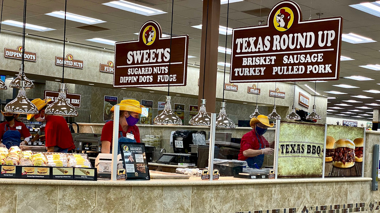 Food stations of Buc-ee's