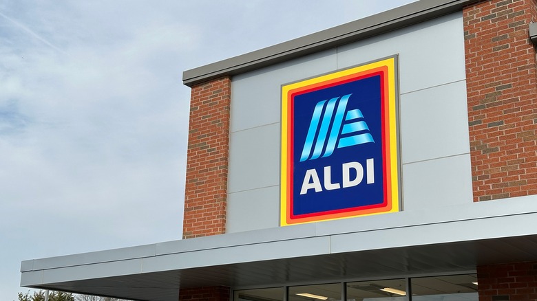 Aldi store sign