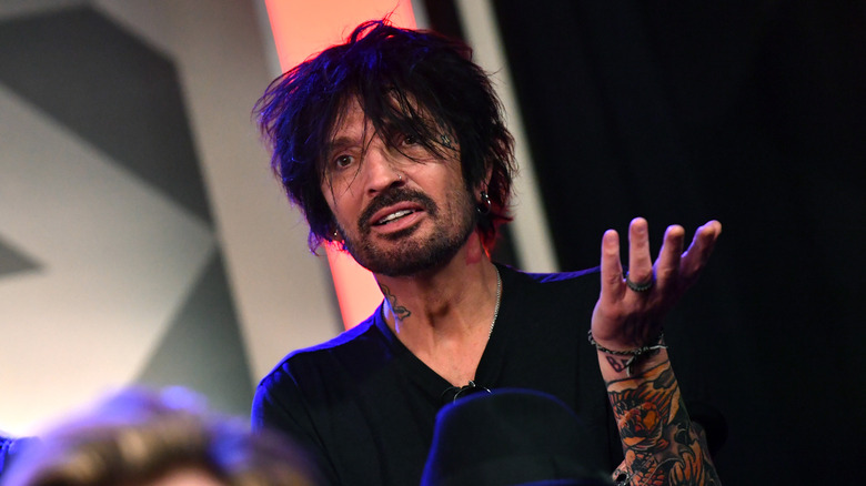 Rocker Tommy Lee looks confused