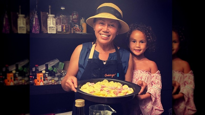 Pepper Teigen cooks with Luna 