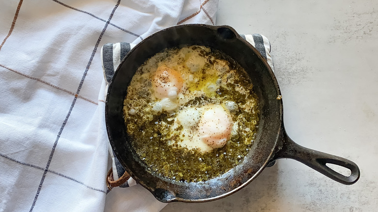 pesto in a skillet with eggs 