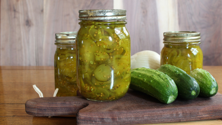 pickles in jars with fresh cucumbers