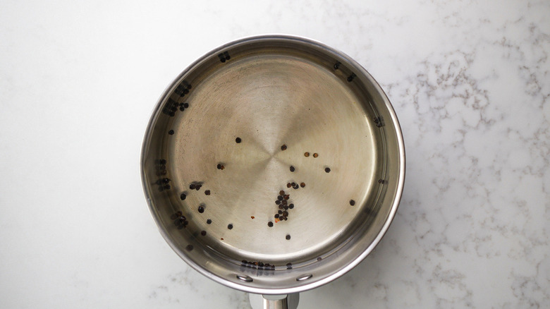 pickling liquid in saucepan