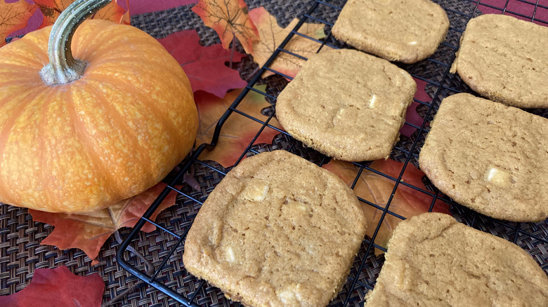 finished cookies on cooling rack