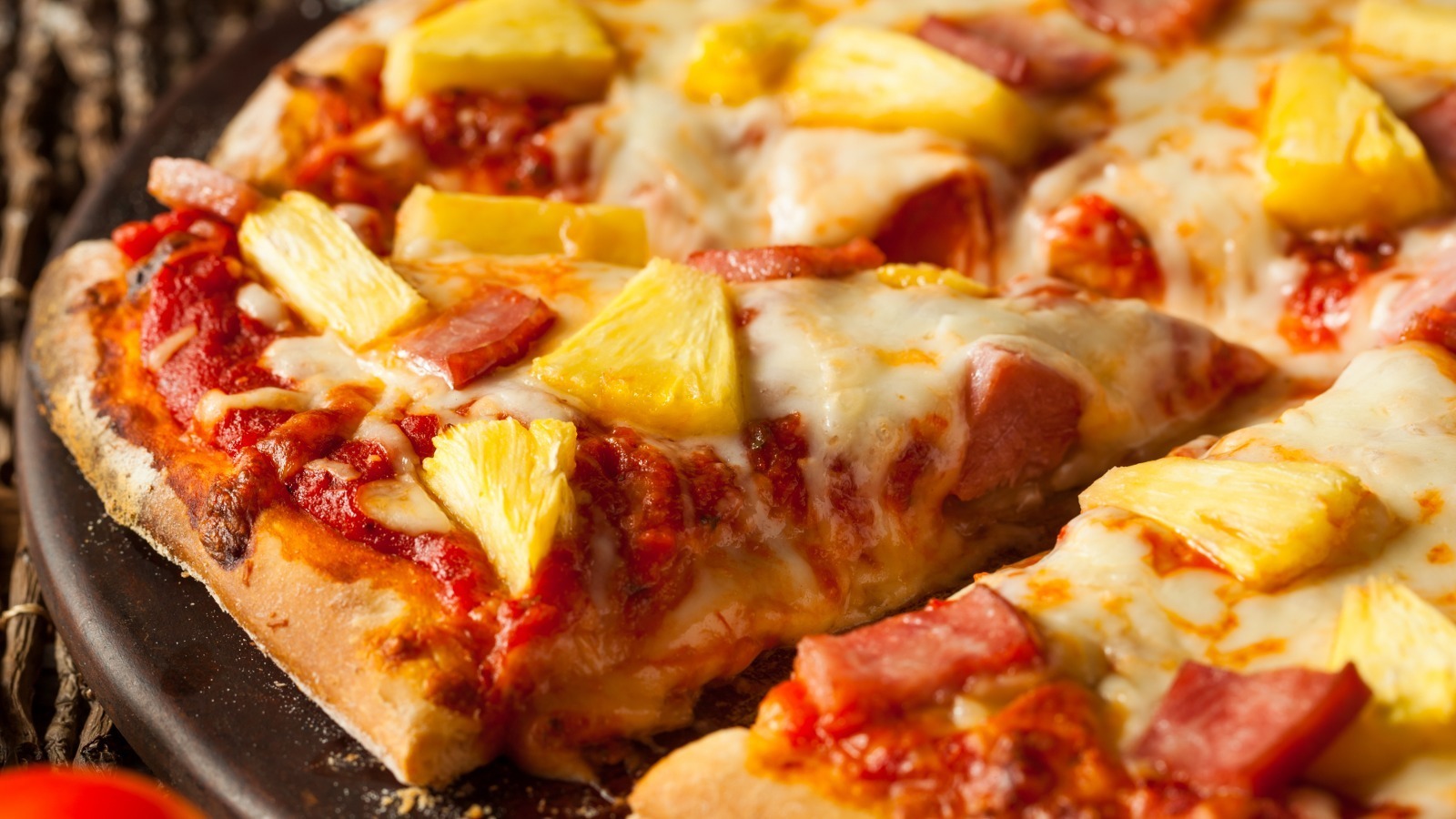 Pizza Island - FREE PINEAPPLE ON PIZZA We know you all love an offer over  here at Pizza Island.. That's why for tonight's game, when pineapple is  added as an extra topping