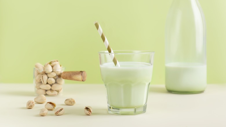 pistachios and pistachio milk