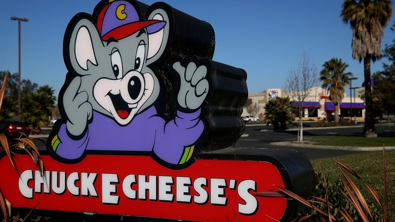 Chuck E. Cheese's sign 